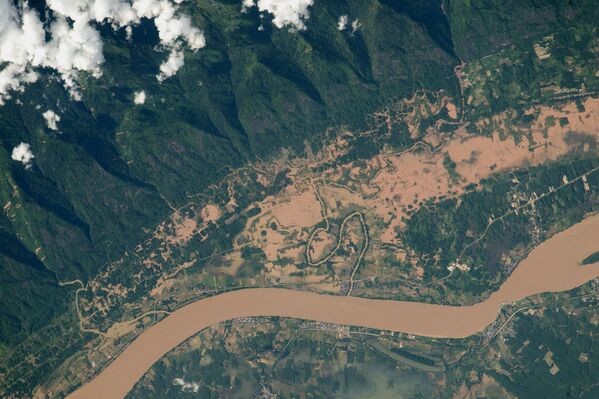 تصویر جاری شدن سیل از رودخانه مکونگ در تایلند - اسپوتنیک افغانستان  