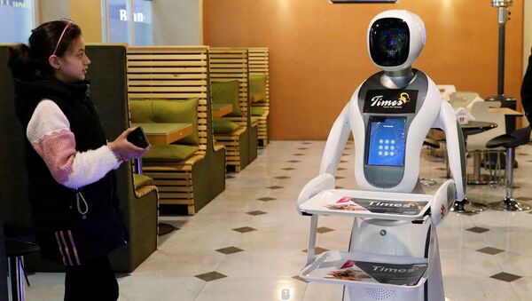 اولین ربات گارسون در کابل   - اسپوتنیک افغانستان  