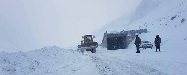 شاهراه سالنگ بر اثر بارش شدید برف مسدود شد + ویدیو  - اسپوتنیک افغانستان  