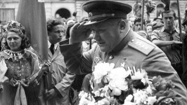 جنرال آندری اریمنکو در شهر آزاد شده چک اولوموتس،  سال 1945
 - اسپوتنیک افغانستان  