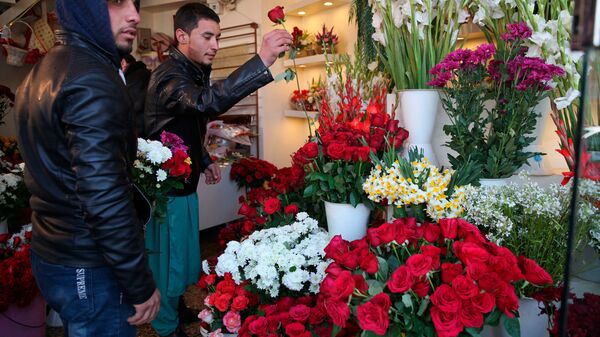 Покупатели в цветочном магазине в День святого Валентина в Кабуле, Афганистан  - اسپوتنیک افغانستان  