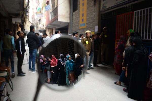 رای دهندگان در دهلی نو، هند - اسپوتنیک افغانستان  
