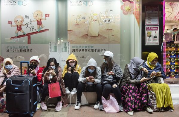 زنان با ماسک‌های محافظ در خیابان های هنگ کنگ - اسپوتنیک افغانستان  