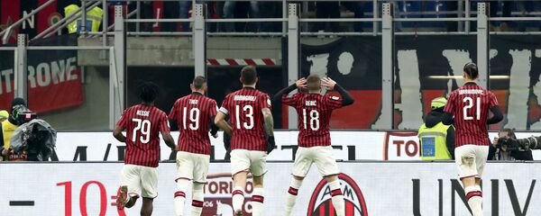 Игроки ФК Милан во время матча с ФК Ювентус Игроки ФК Милан во время матча с ФК Ювентус - اسپوتنیک افغانستان