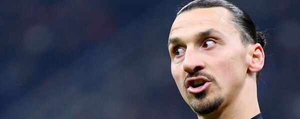 Форвад ФК Милан Златан Ибрагимович во время матча Милан-Ювентус на стадионе Сан-Сиро в Милане Форвад ФК Милан Златан Ибрагимович во время матча Милан-Ювентус на стадионе Сан-Сиро в Милане - اسپوتنیک افغانستان