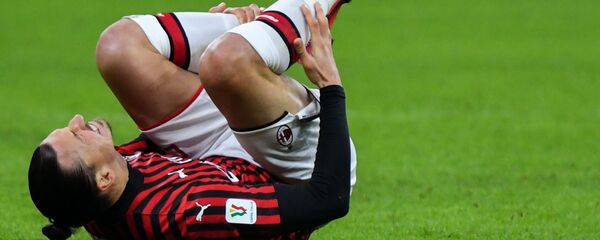 Форвад ФК Милан Златан Ибрагимович во время матча Милан-Ювентус  - اسپوتنیک افغانستان  