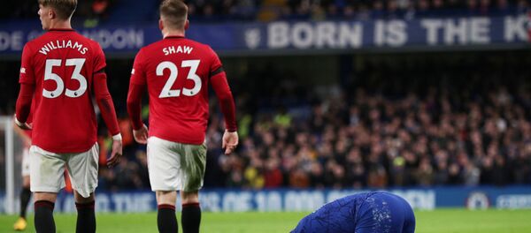 Полузащитник «Челси» Виллиан после окончания матча с Манчестер Юнайтед Полузащитник «Челси» Виллиан после окончания матча с Манчестер Юнайтед - اسپوتنیک افغانستان