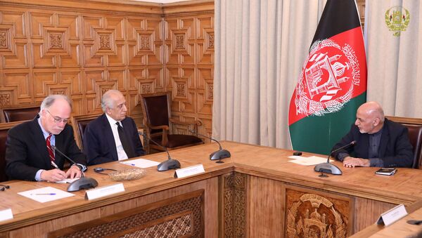رئیس‌جمهور غنی با خلیل‌زاد دیدار کرد  - اسپوتنیک افغانستان  