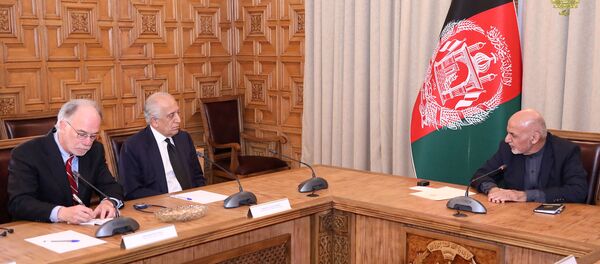 آیا اشرف غنی از دیدار با خلیلزاد سرباززده است؟ - اسپوتنیک افغانستان  