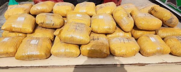 نیروهای مرزی ایران موفق به کشف بیش ۱۲۲ کیلوگرام مواد مخدر در مرز این کشور با افغانستان شدند.
 نیروهای مرزی ایران موفق به کشف بیش ۱۲۲ کیلوگرام مواد مخدر در مرز این کشور با افغانستان شدند.
 - اسپوتنیک افغانستان