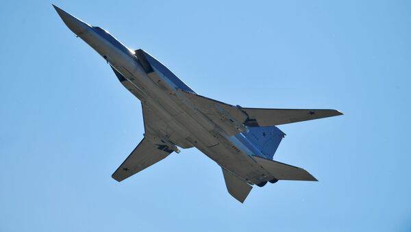 Дальний ракетоносец-бомбардировщик Ту-22М3 во время воздушного парада на авиационном фестивале Форсаж-2017 - اسپوتنیک افغانستان  