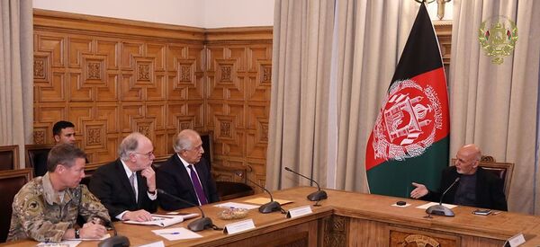خلیلزاد پس از دیدار با رهبران سیاسی به دیدار غنی رفت خلیلزاد پس از دیدار با رهبران سیاسی به دیدار غنی رفت - اسپوتنیک افغانستان