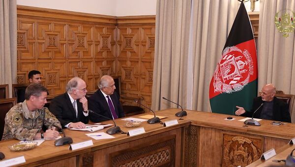 خلیلزاد پس از دیدار با رهبران سیاسی به دیدار غنی رفت  - اسپوتنیک افغانستان  