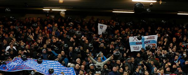 Зрители на матче «Ливерпуль» - «Вест Хэм Юнайтед» Зрители на матче «Ливерпуль» - «Вест Хэм Юнайтед» - اسپوتنیک افغانستان