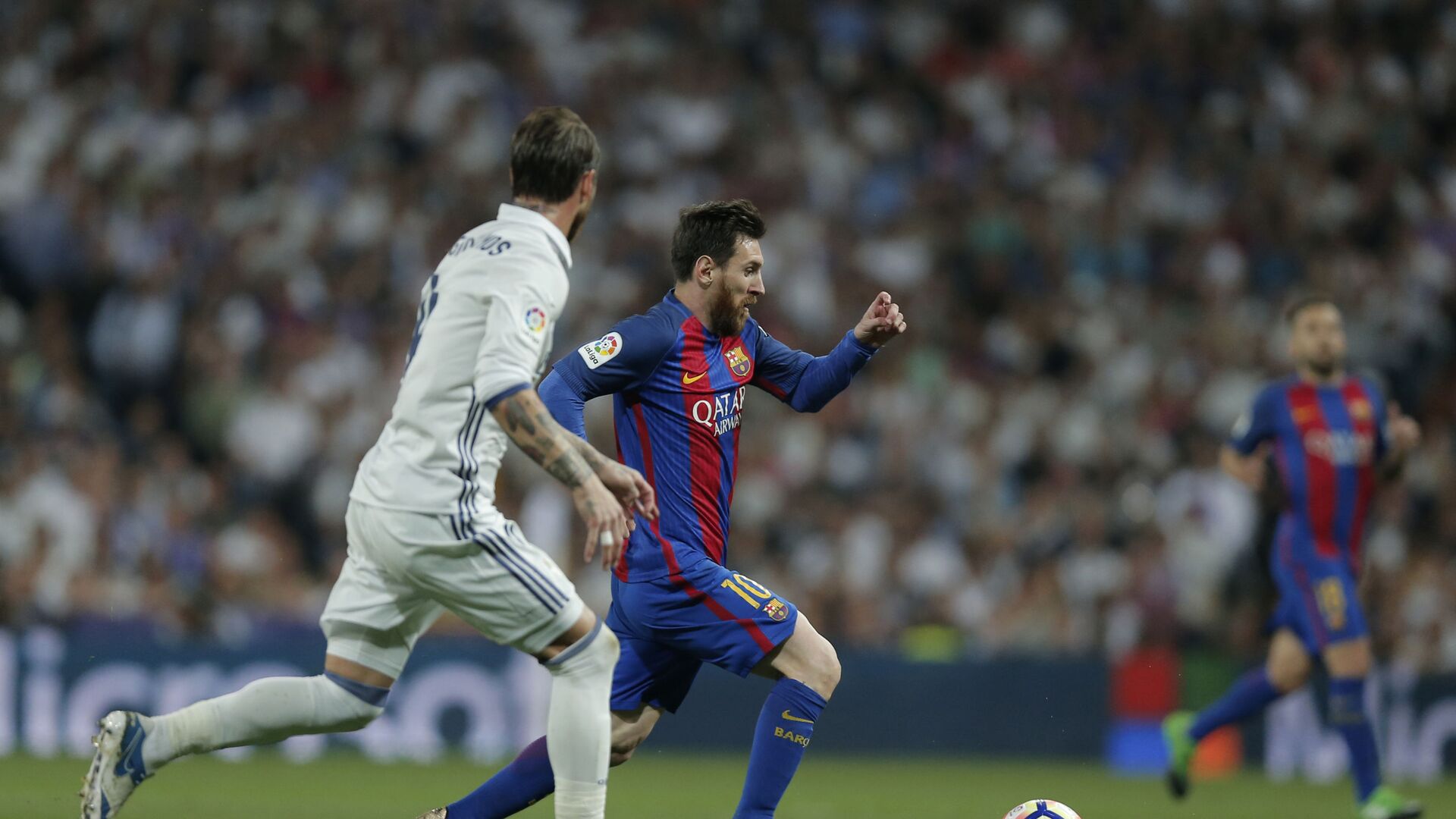 Barselonanın hücumçusu Lionel Messi və Madrid Realının müdafiəçisi Serxio Ramos - اسپوتنیک افغانستان  , 1920, 09.04.2021