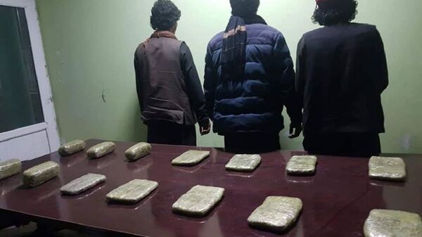 سه تن در پیوند به قاچاق مواد مخدر بازداشت شدند  - اسپوتنیک افغانستان  