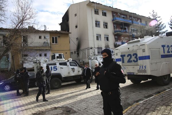 گزارش تصویری از انفجار در مقابل اکادمی پولیس شهر دیاربکر ترکیه - اسپوتنیک افغانستان  