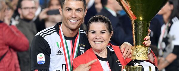 Долорес Авейру и Криштиану Роналду Долорес Авейру и Криштиану Роналду - اسپوتنیک افغانستان