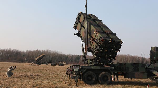 Американские военные 7го полка ПВО разворачивают зенитный ракетный комплекс ЗРК Патриот на полигоне в Польше - اسپوتنیک افغانستان  