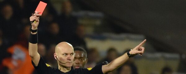 Арбитр матча Тони Шапрон Арбитр матча Тони Шапрон - اسپوتنیک افغانستان