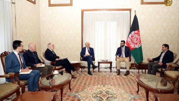 دیدار خلیل‌زاد با مشاور امنیت ملی رئیس‌جمهور غنی  - اسپوتنیک افغانستان  