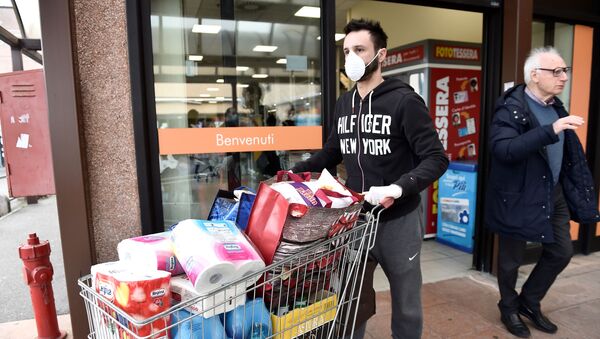 ویروس کرونا؛ هجوم ساکنان نیویورک برای خرید مواد ضروری اولیه به فروشگاه‌ها - اسپوتنیک افغانستان  