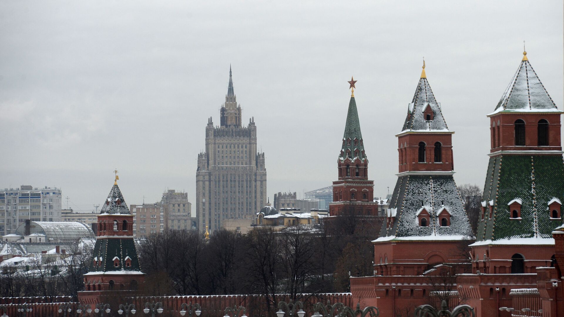 Вид на башни Московского Кремля и здание МИД в Москве - اسپوتنیک افغانستان  , 1920, 26.02.2022