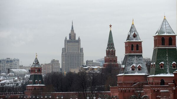 Вид на башни Московского Кремля и здание МИД в Москве - اسپوتنیک افغانستان  