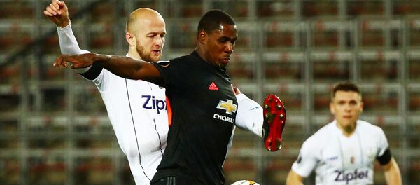 Борьба за мяч между Одионом Игало и Гернотом Траунером Борьба за мяч между Одионом Игало и Гернотом Траунером - اسپوتنیک افغانستان