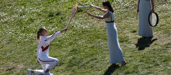 Церемония зажжения Олимпийского огня в Греции Церемония зажжения Олимпийского огня в Греции - اسپوتنیک افغانستان