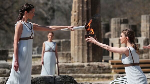 Участницы церемонии зажжения Олимпийского огня в Греции - اسپوتنیک افغانستان  