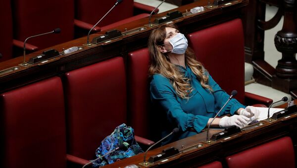 Член палаты депутатов Италии Мария Тереса Бальдини в маске и перчатках - اسپوتنیک افغانستان  