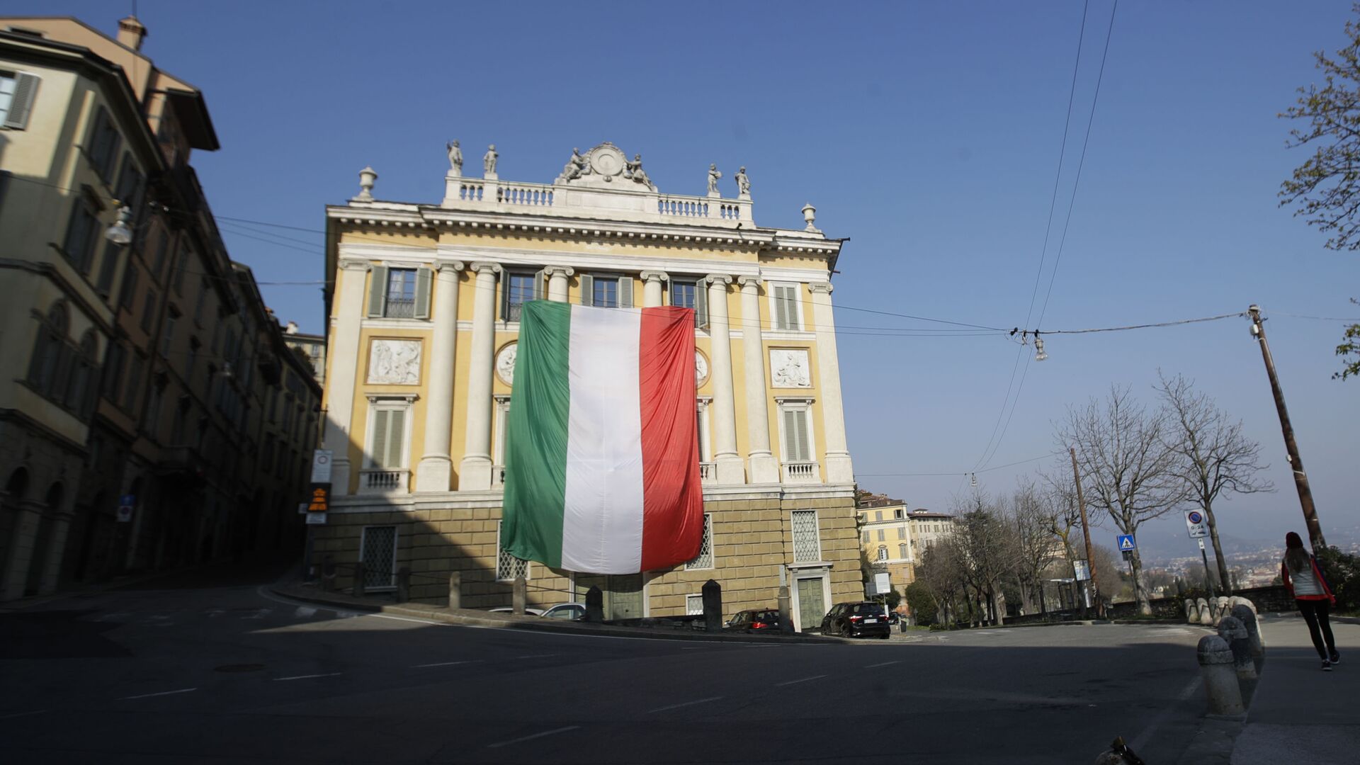Флаг Италии на фасаде Palazzo Medolago Albani в Бергамо, Италия - اسپوتنیک افغانستان  , 1920, 04.01.2022
