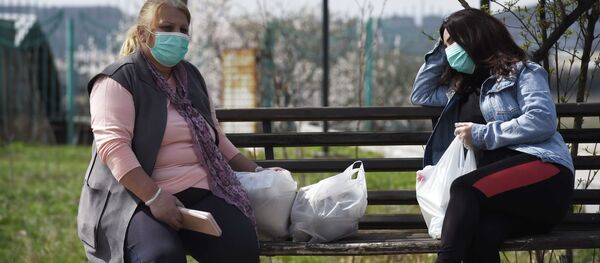 Девушки в медицинских масках на улице Еревана Девушки в медицинских масках на улице Еревана - اسپوتنیک افغانستان