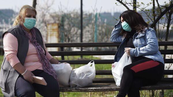 Девушки в медицинских масках на улице Еревана - اسپوتنیک افغانستان  
