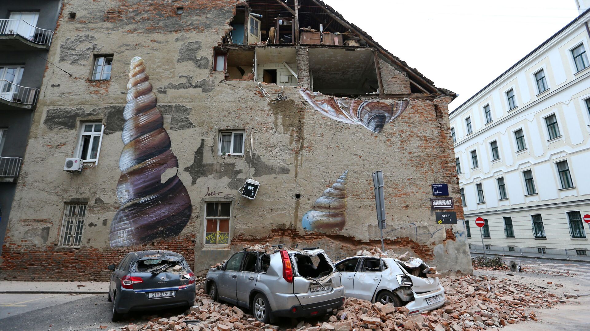 Поврежденные автомобили после землетрясения в Загребе, Хорватия - اسپوتنیک افغانستان  , 1920, 11.03.2022
