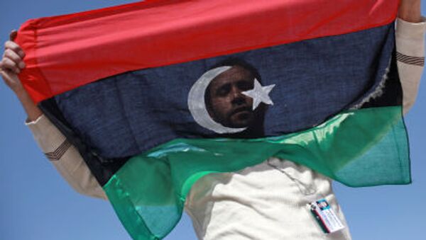 Житель Бенгази с флагом Ливии - اسپوتنیک افغانستان  