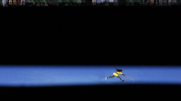 Серена Уильямс во время игры с Агнешкой Радваньска в полуфинале Australian Open в Мельбурне  - اسپوتنیک افغانستان  