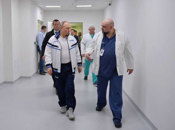 گزارش تصویری بازدید رئیس‌جمهور پوتین از شفاخانه مبتلایان به کرونا در مسکو  - اسپوتنیک افغانستان  