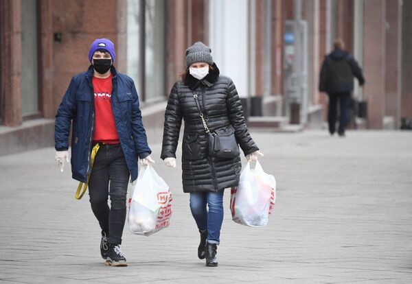 ساکنان مسکو در حال خرید مواد خوراکه  - اسپوتنیک افغانستان  