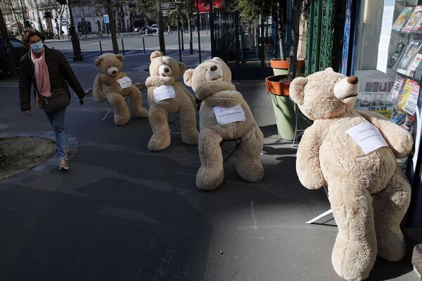 رعایت فاصله اجتماعی در پاریس فرانسه. - اسپوتنیک افغانستان  