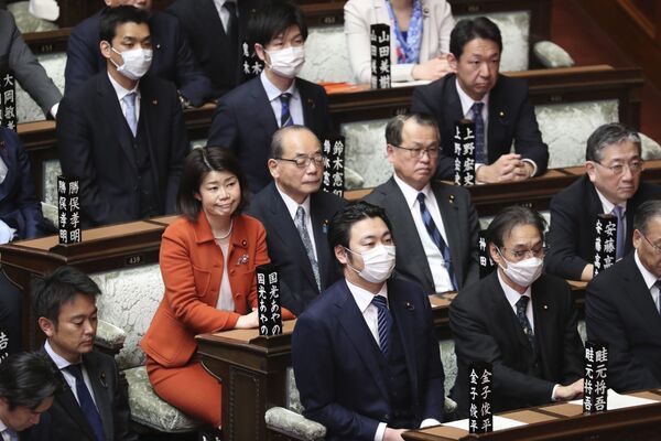 نمایندگان پارلمان جاپان با ماسک
 - اسپوتنیک افغانستان  