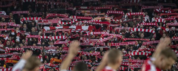 Fußballer von FC Union Berlin nach dem Heimspiel auf der Alten Försterei (Archivbild) Fußballer von FC Union Berlin nach dem Heimspiel auf der Alten Försterei (Archivbild) - اسپوتنیک افغانستان