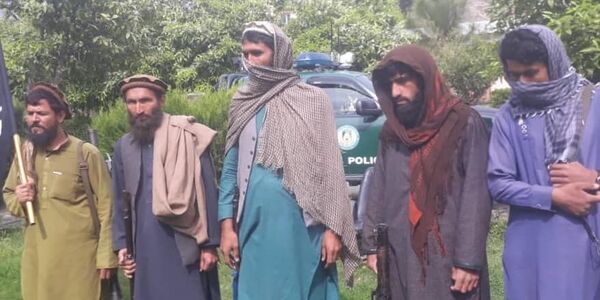 تسلیم شدن پنج جنگجوی داعش در كنر به نیروهای امنیتی تسلیم شدن پنج جنگجوی داعش در كنر به نیروهای امنیتی - اسپوتنیک افغانستان