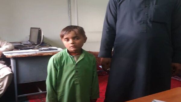 یک کودک پنج ساله از چنگ آدم ربایان نجات داده شد - اسپوتنیک افغانستان  
