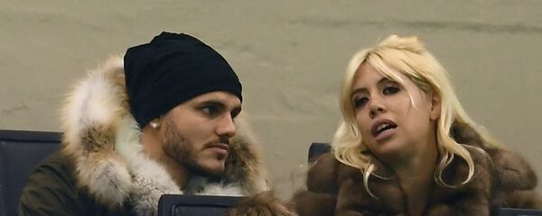 Inter Milan's Argentinian forward Mauro Emanuel Icardi (L) and his wife Wanda Nara look on during the Italian Serie A football match Inter Milan versus Crotone on February 3, 2018 at the 'Giuseppe Meazza' Stadium in Milan.  Inter Milan's Argentinian forward Mauro Emanuel Icardi (L) and his wife Wanda Nara look on during the Italian Serie A football match Inter Milan versus Crotone on February 3, 2018 at the 'Giuseppe Meazza' Stadium in Milan.  - اسپوتنیک افغانستان
