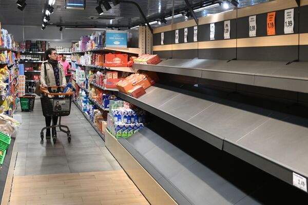 قفسه های خالی سوپرمارکت در مادرید - اسپوتنیک افغانستان  