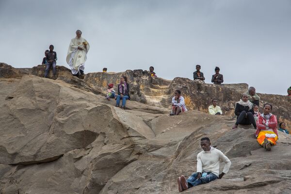 جشن عید پاک کاتولیک ها پشت درهای بسته ماداگاسکار - اسپوتنیک افغانستان  