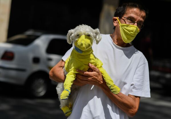 مردی با سگش در ونزوئلا - اسپوتنیک افغانستان  