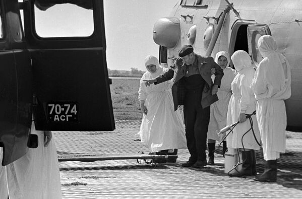 انتقال بیمار مبتلا به وبا به بیمارستان آستراخان در سال 1970 - اسپوتنیک افغانستان  